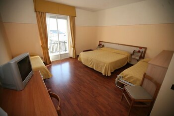 Hotel Tirreno Guestroom