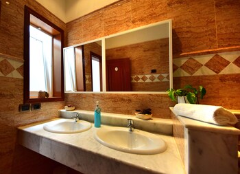 Casa Emblematica Armonia Bathroom