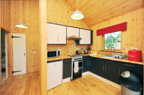 Loch Aweside Forest Cabins (لوچ آوسید فورست كابینس) 