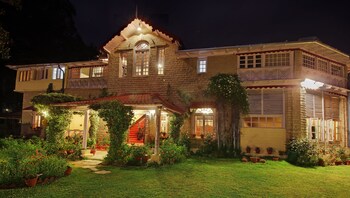 Chevron Rosemount Hotel Front - Evening/Night