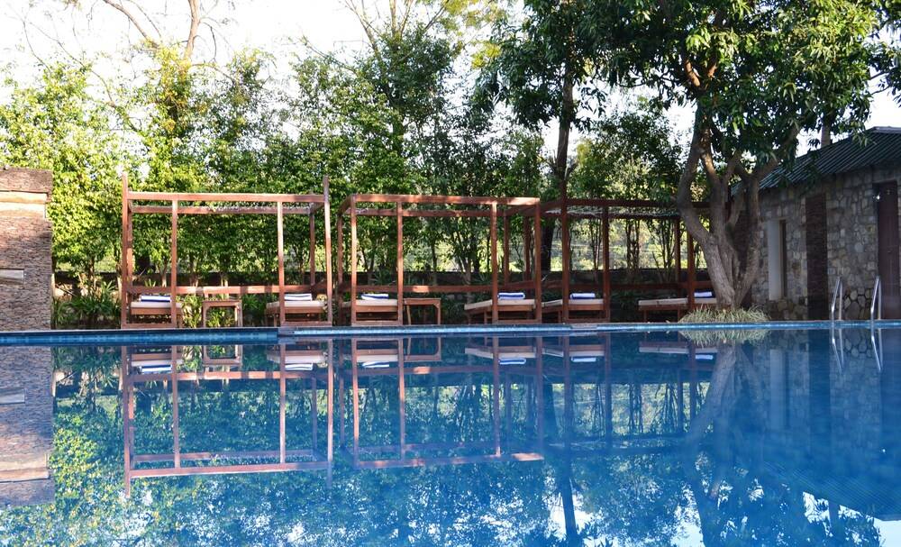 Iris Resort And Spa Pool