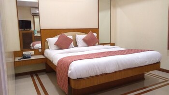 Hotel Parklane Guestroom