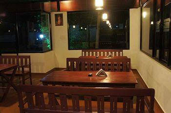 Misty Courtyard Resort Bungalow 