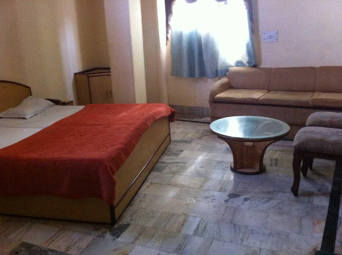 Muskan Hotel 