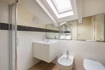 Impero House Rent Antica Bathroom