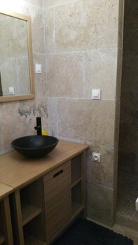 Chambre D'hôtes Chez Laurence (چامبر دهôتس چز لاورنس) Bathroom Sink