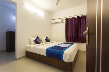 Oyo 10389 Latanand Residency Guestroom