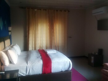 Royal Olympia Lodges And Safaris Guestroom