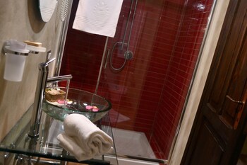 Robur Marsorum (روبور مارسوروم) Bathroom