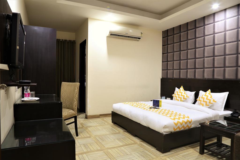 Fabhotel Aksh Palace Golf Course Road 