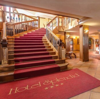 Hotel Splendid (هتل اسپلندید) Staircase