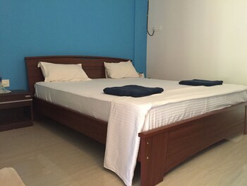 Morjim Coco Palms Resort Guestroom