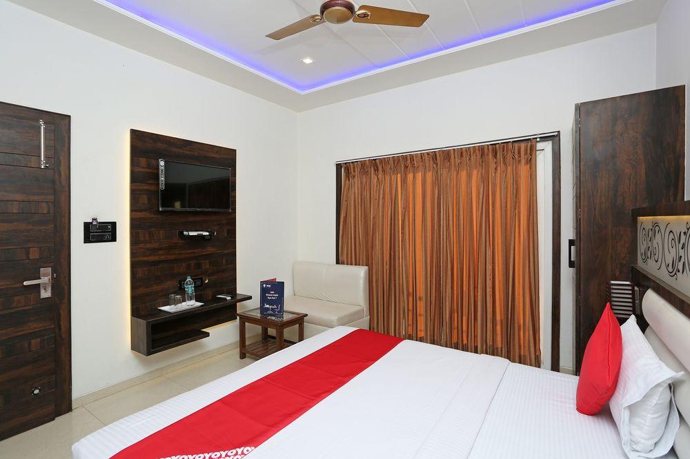 Oyo 10842 Hotel Anjali Mahal 