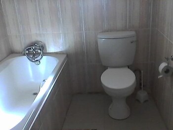 Royal Olympia Lodges And Safaris Bathroom