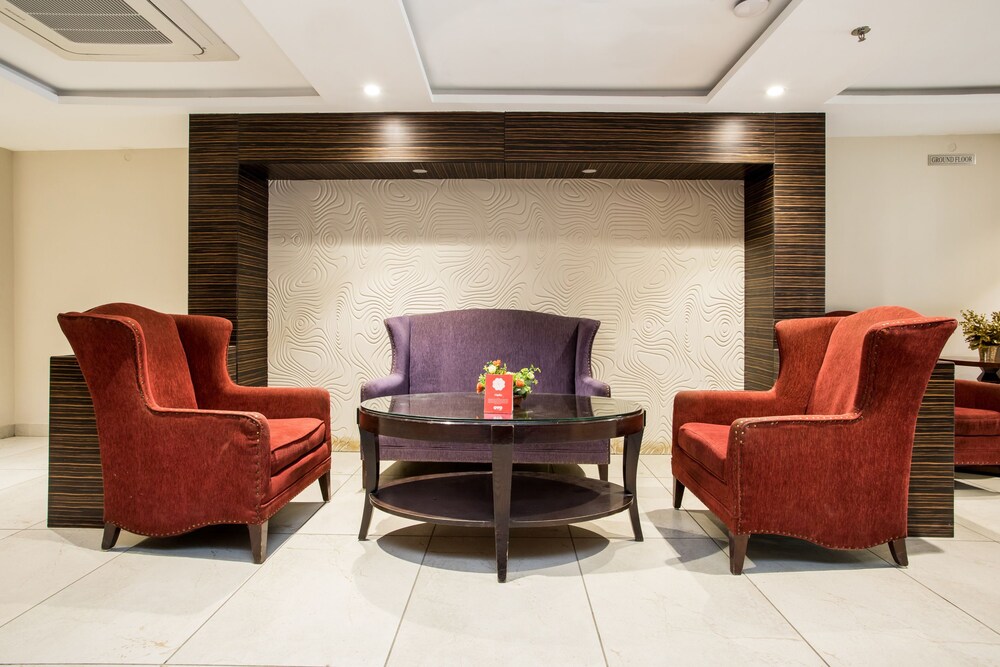 Oyo 10215 Hotel Nandi Lobby Sitting Area