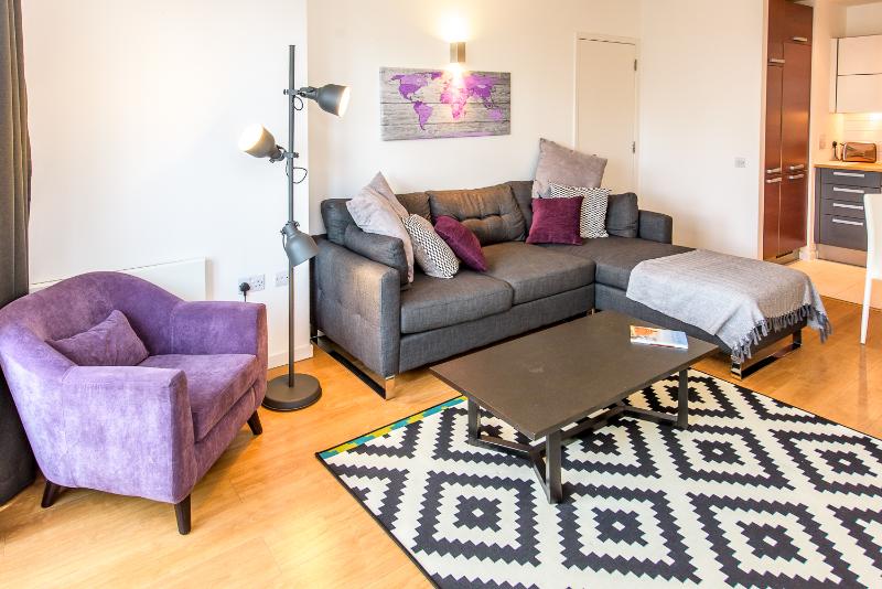 Approved Serviced Apartments Skyline Room