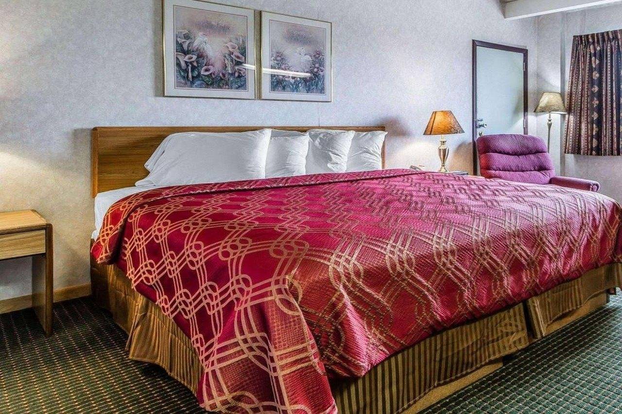 Days Inn by Wyndham Manitowoc - photo 4