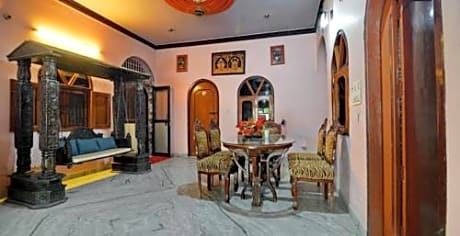 Hotel Rashmi 