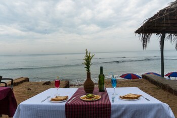 Vista Praia Beachfront Cottages Breakfast Area