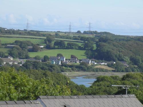 Holiday House Pembroke Dock (هالیدی هاوس پمبروك دوک) 