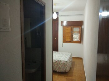 Hospederia Montes Guestroom