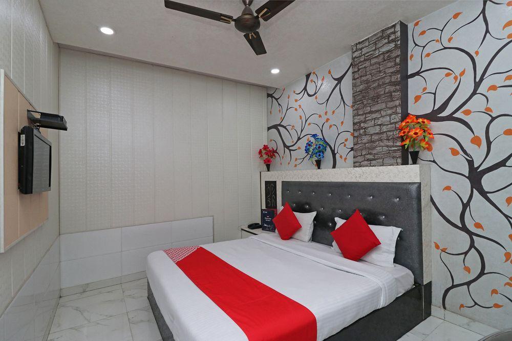 Oyo 7885 Hotel Myraa 