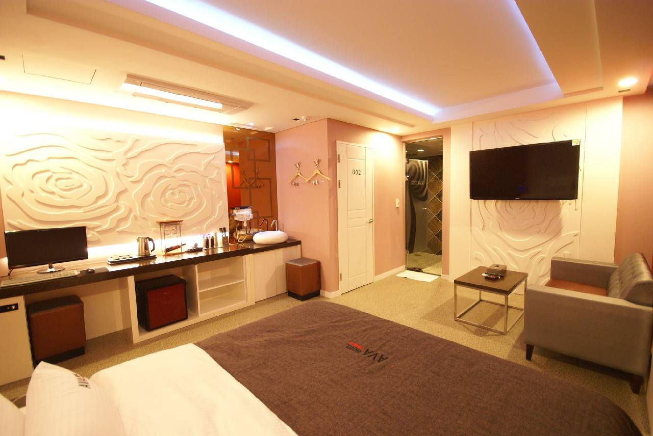 Ava Hotel Changwon (آوا هتل چانگوون) 