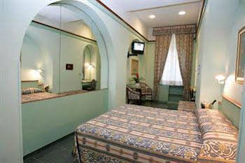 Le Petit Hotel 