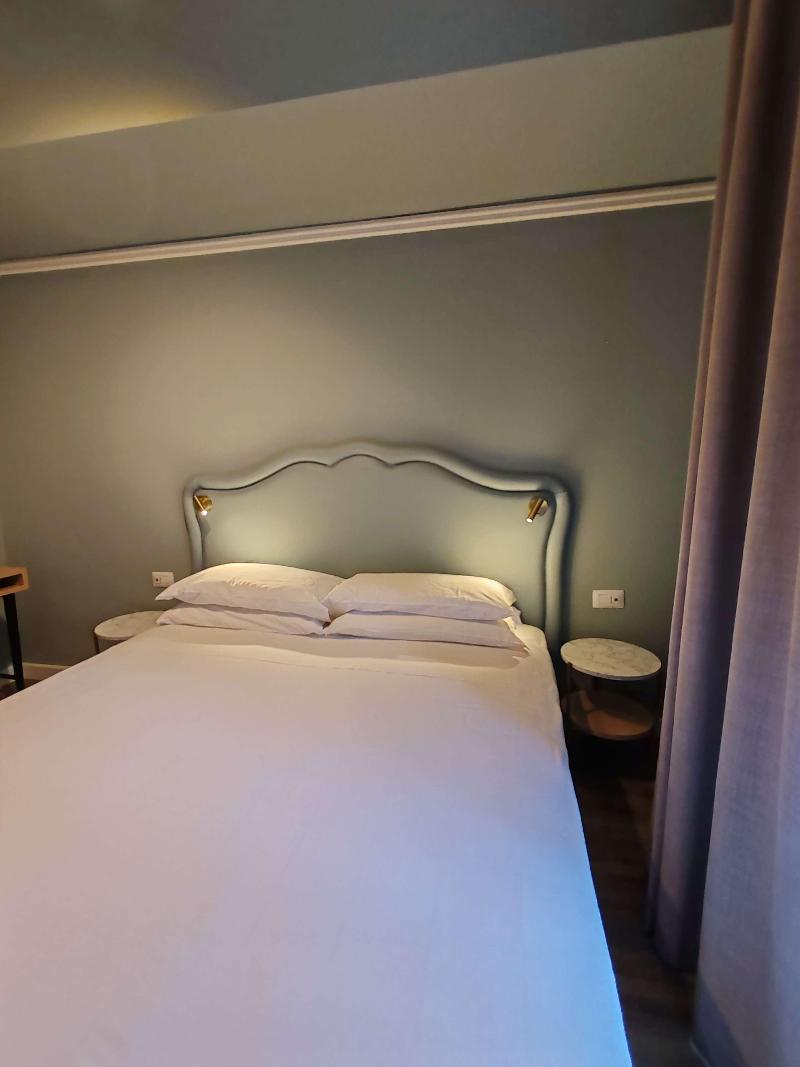 Shelley E Delle Palme Hotel Room