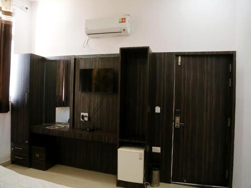 Hotel Shaktideep & Restaurant 