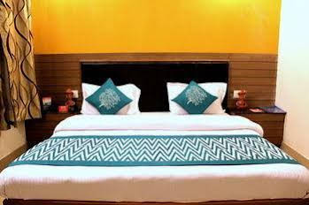 Oyo Rooms Mussoorie Library 