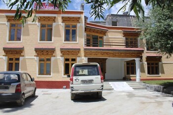 Hotel Kasdar Exterior