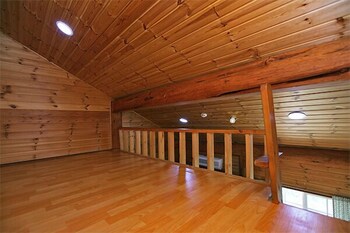 Muju Moon River Pension Guestroom