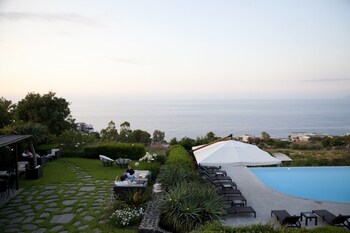 Hotel Ravesi Outdoor Pool