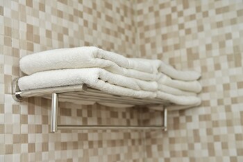 Hotel Fresh One (هتل فرش وان) Bathroom Amenities