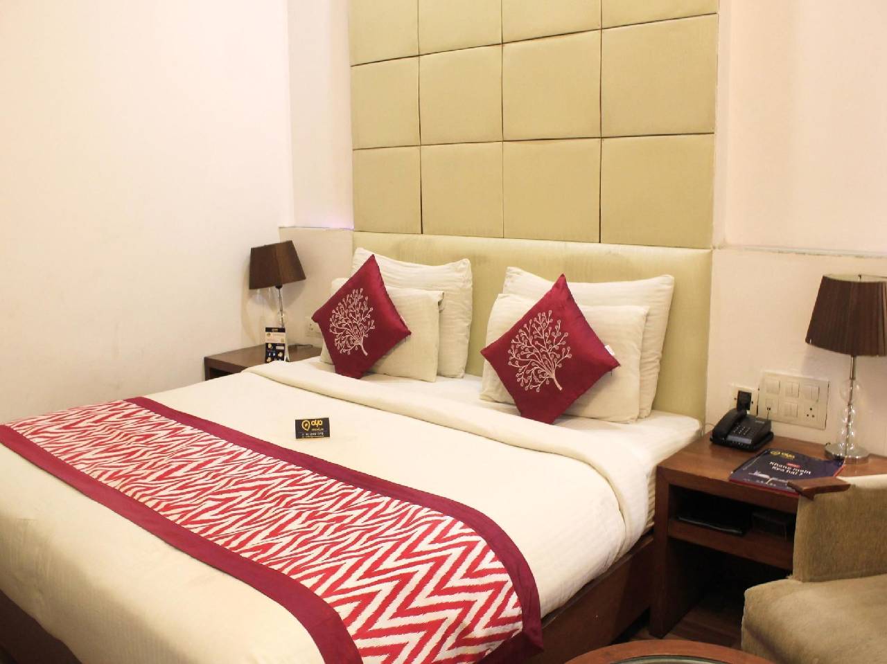 Oyo Premium Neelam Chowk 