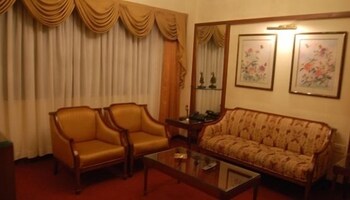 Royal Inn Living Area