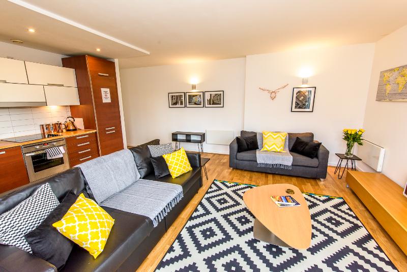 Approved Serviced Apartments Skyline Room