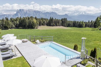 Hotel Tann Outdoor Pool