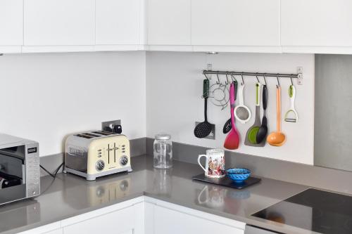 2br In Putney With Parking (۲بر این پوتنی با پاركینگ) 