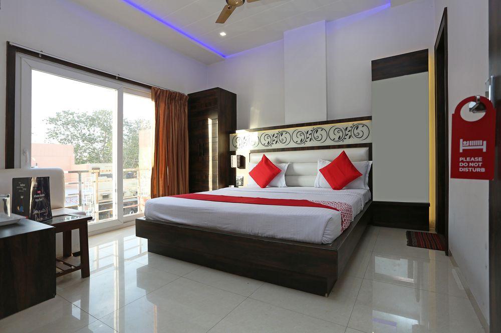Oyo 10842 Hotel Anjali Mahal 