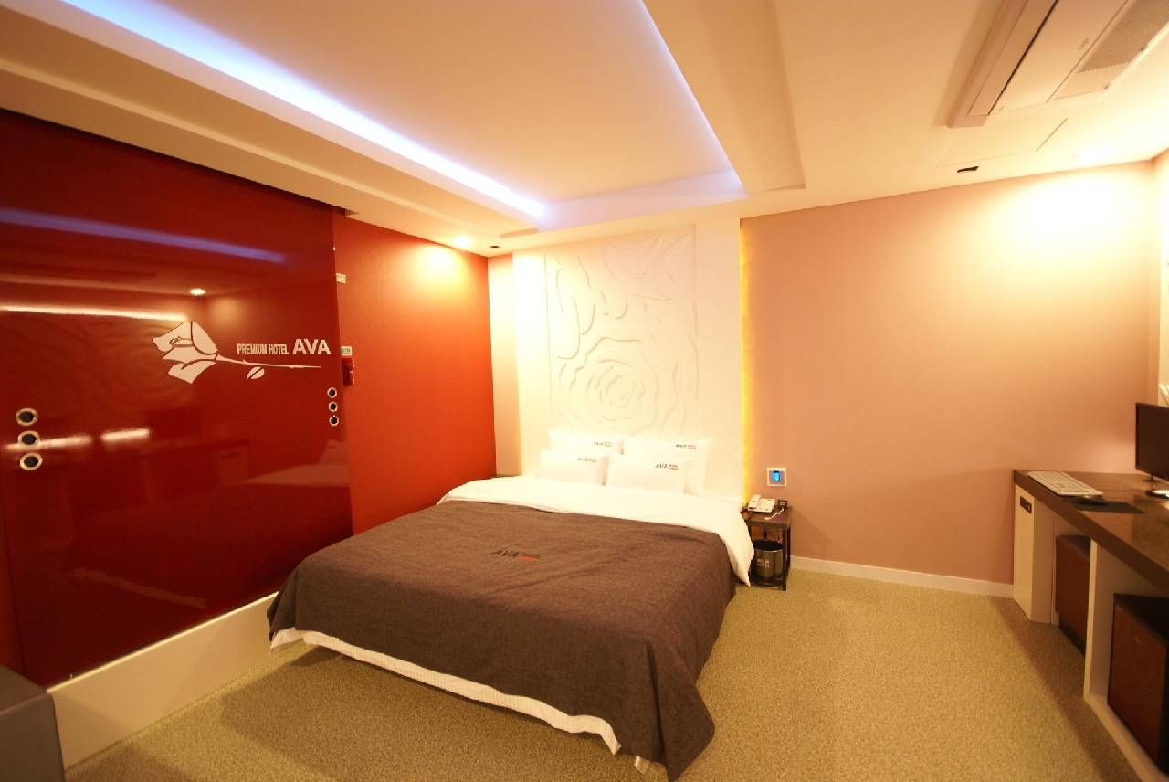 Ava Hotel Changwon (آوا هتل چانگوون) 