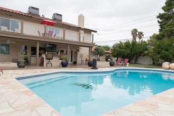 Luxurious 6br 7min To Las Vegas Strip Outdoor Pool