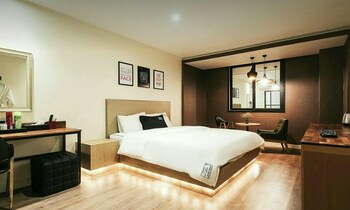 The Hotel Changwon Guestroom