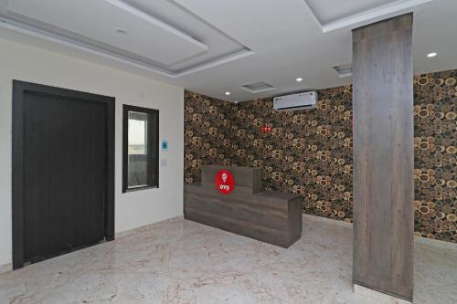 Oyo 12472 Hotel Galaxy 
