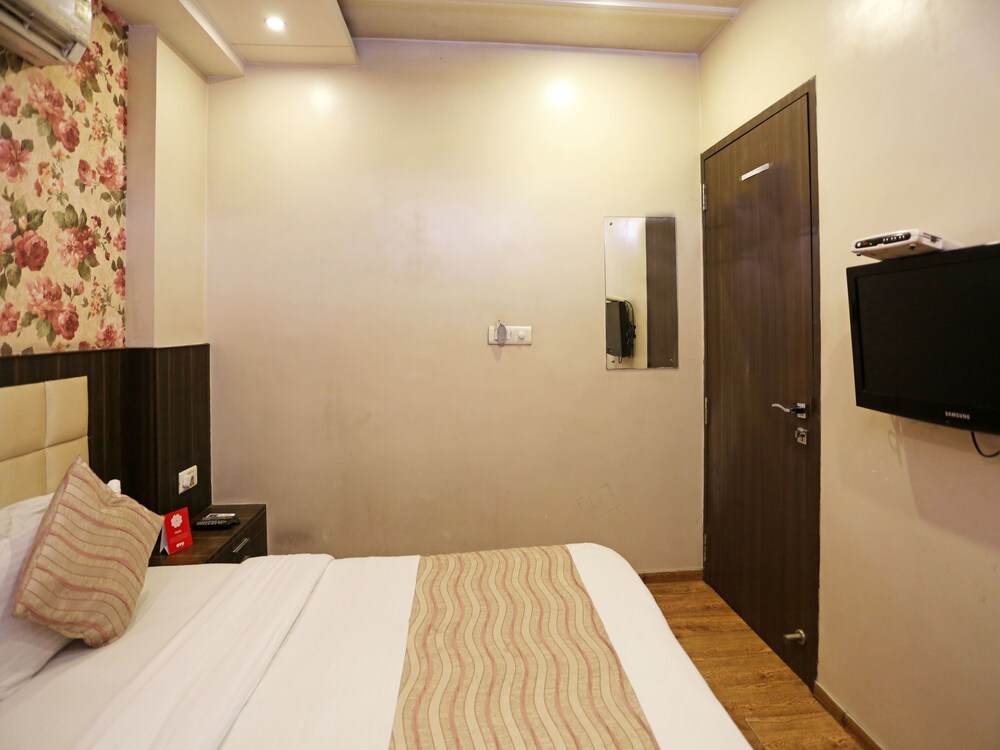 Oyo 1807 Hotel Platinum Inn Guestroom