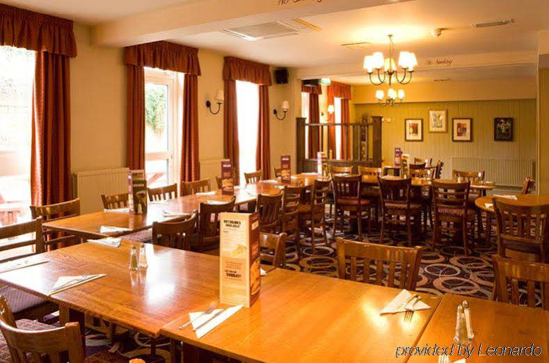 Highwayman Hotel (هایویمان هتل) 