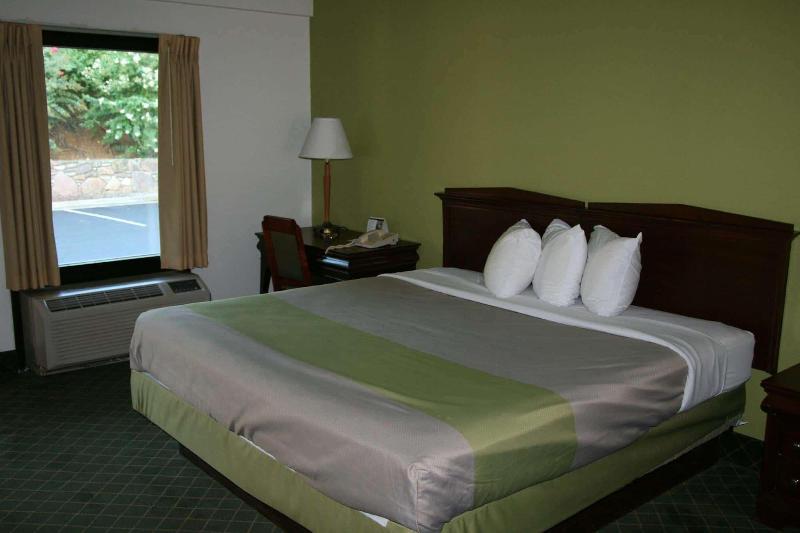 Travelodge by Wyndham Roanoke - photo 4