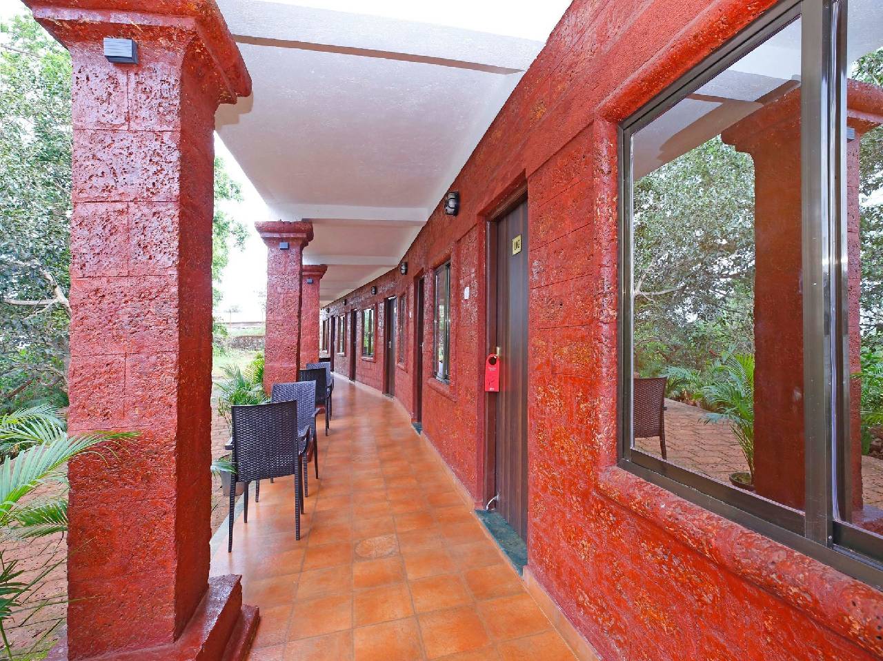 Oyo 9850 Hotel On The Rocks 