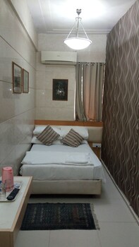 Bentley Hotel Churchgate Guestroom